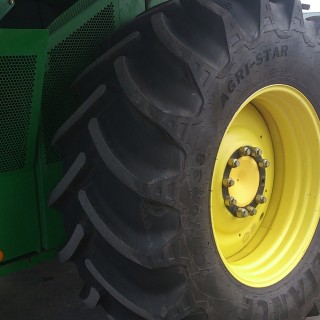 JD 9880 i 2005 (10)